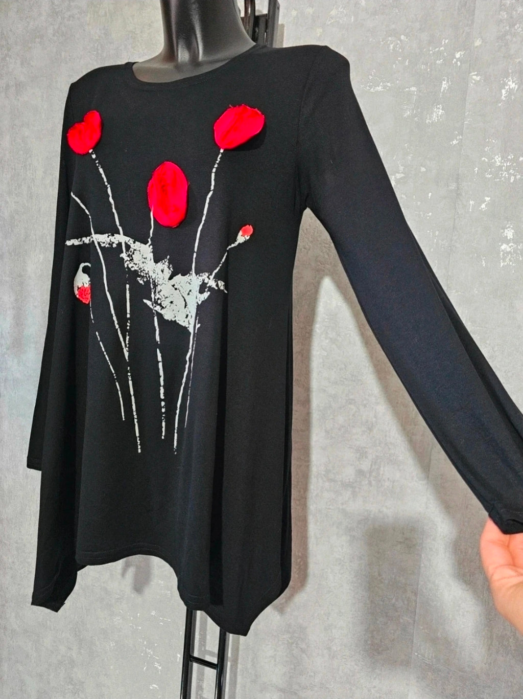 Elegante Damen Tunika mit 3D-Blumen – Schwarz/Rot – Größe 50