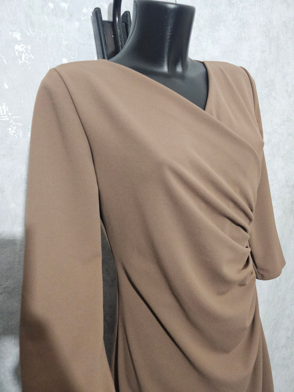 Elegantes Kleid mit Wickeloptik – Figurbetont & Bequem – Größen L, 3XL & 4XL