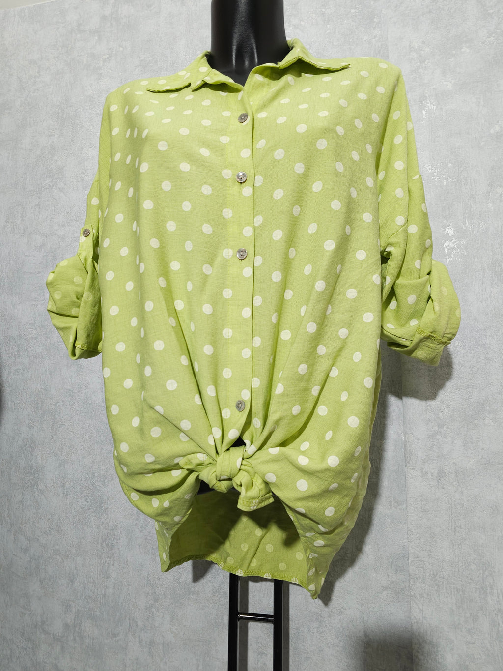 Punkte Bluse / Tunika – Made in Italy – 100 % Viskose L bis 2XL