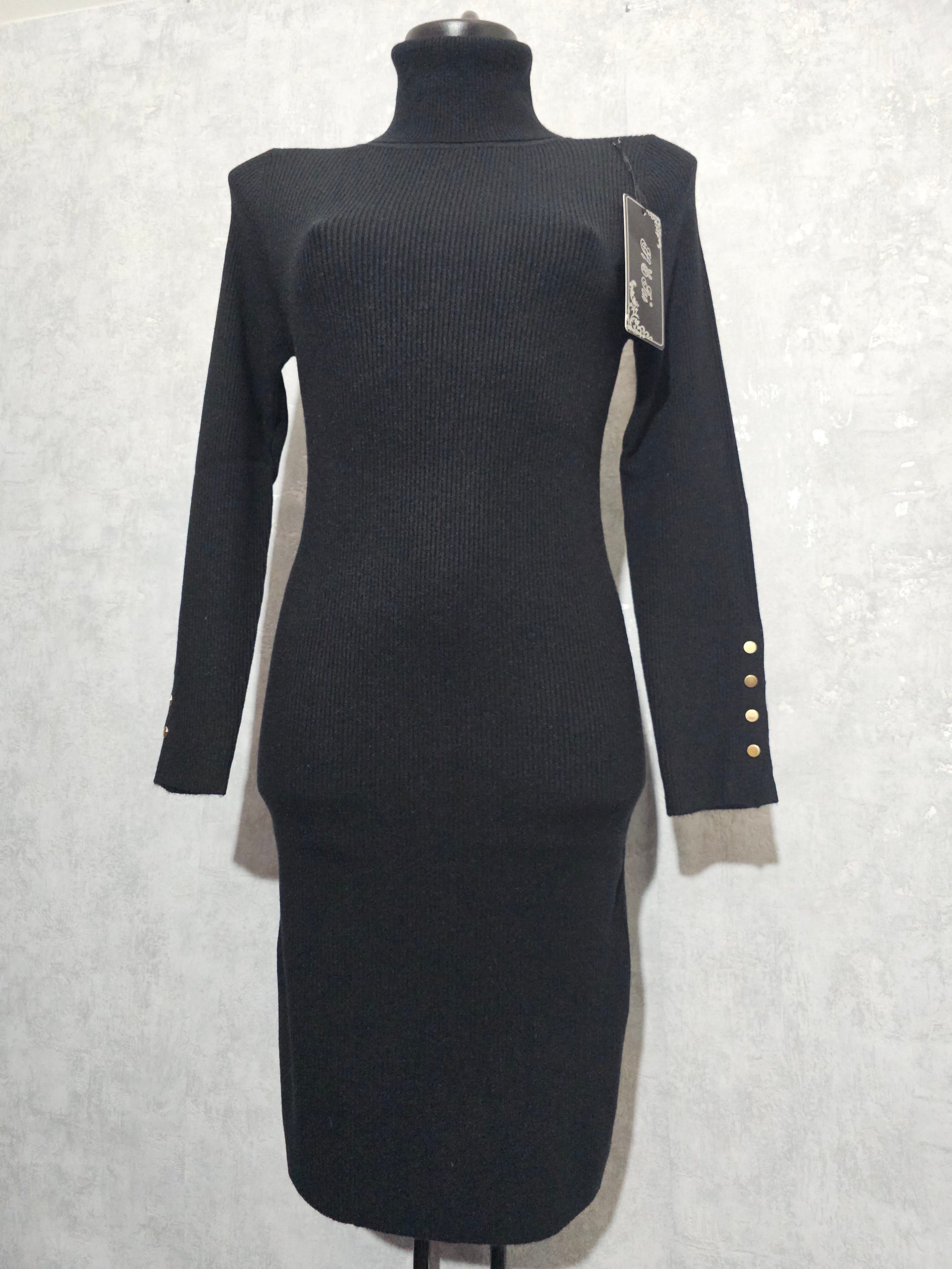 Elegantes Strickkleid mit Rollkragen & Goldknöpfen – Schwarz