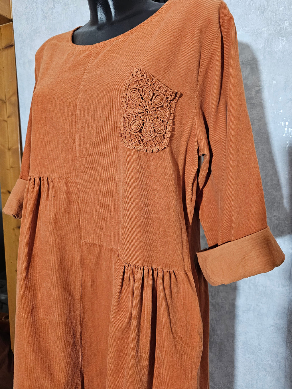 Damenkleid aus 100% Baumwolle – Oversize mit Taschen