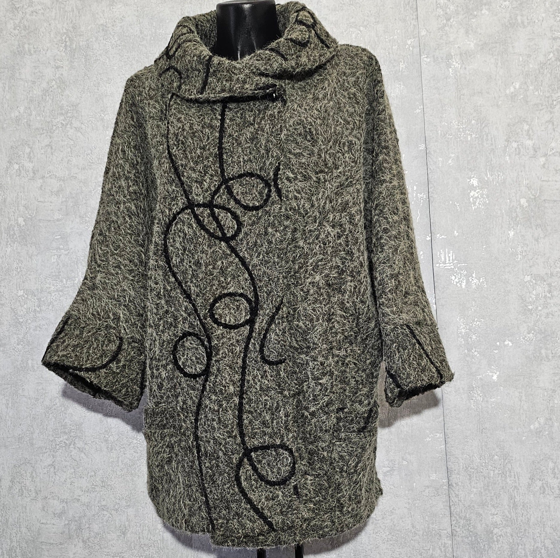 Eleganter Damen-Mantel mit Muster