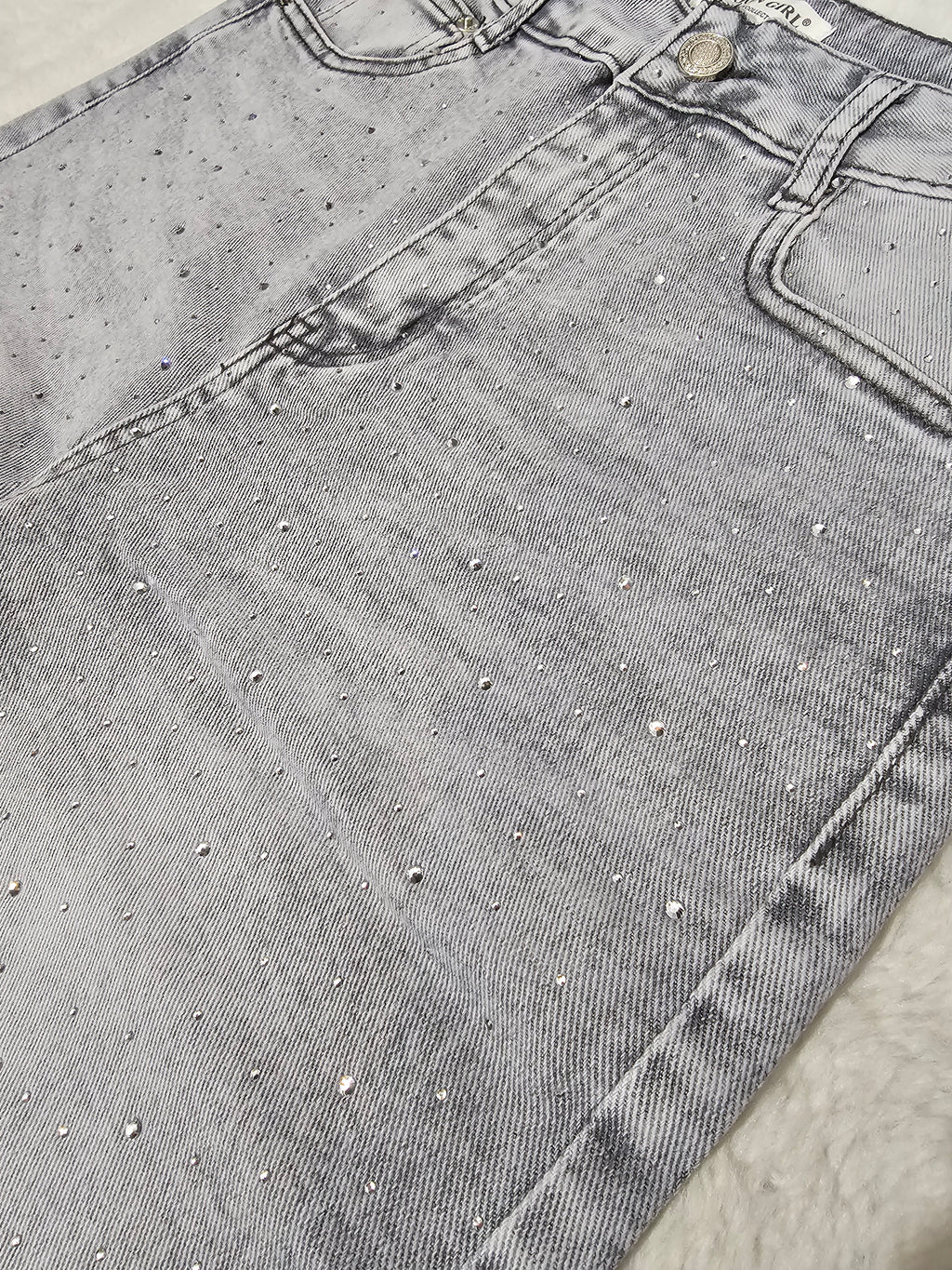 Graue High-Waist Jeans mit Strassdetails | 7/8 Slim Fit