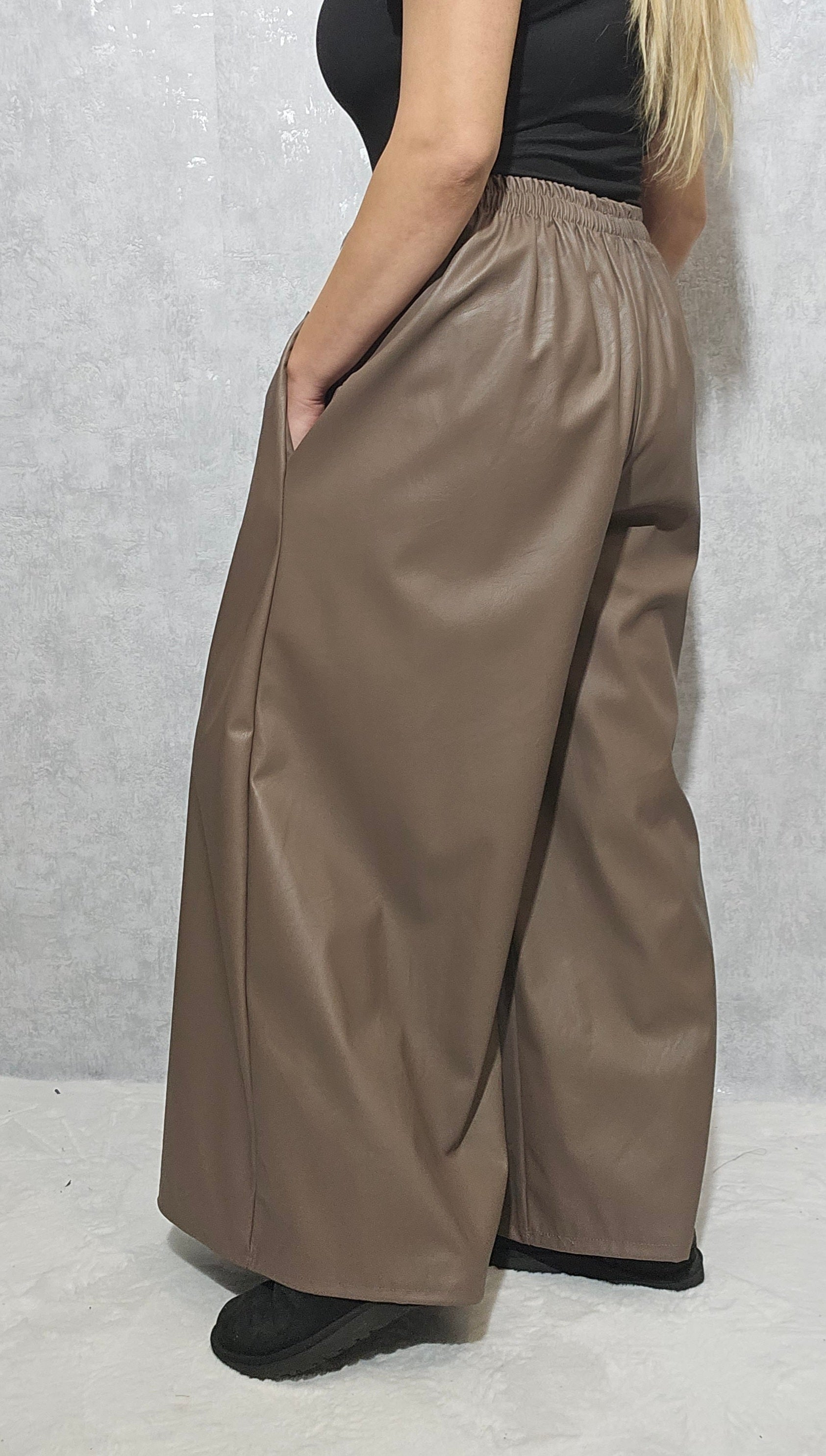 Damen Culotte Hose aus Kunstleder – Weites Bein, High Waist, Made in Italy (Khaki / Bordeaux / Beige)