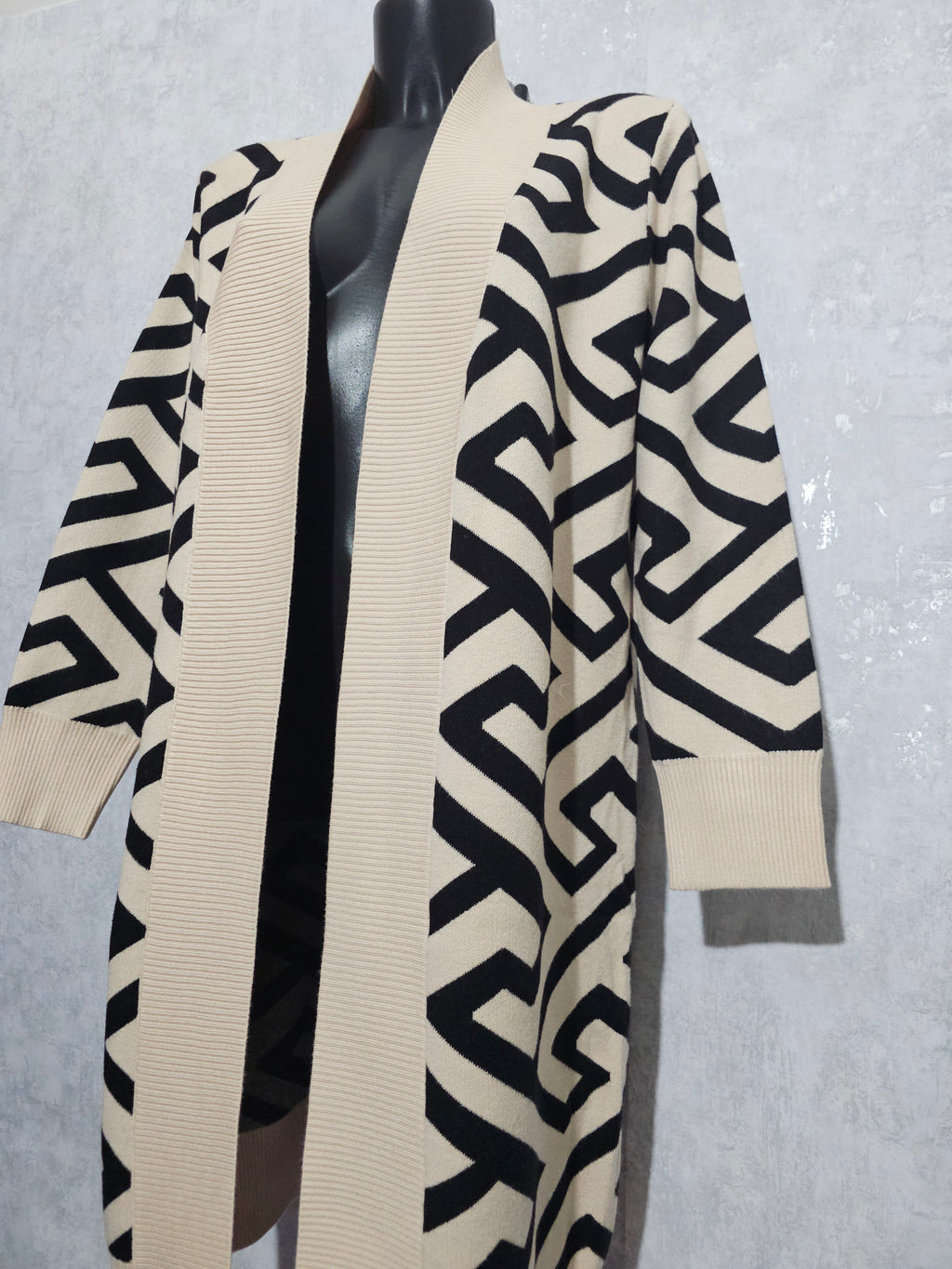 Eleganter langer Cardigan – Beige & Schwarz – hochwertig, weich & warm – M/L & L/XL