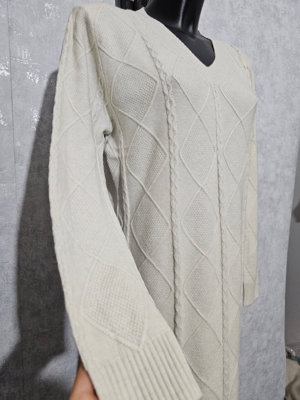 Warmer Strickkleid mit Muster – Creme, L/XL