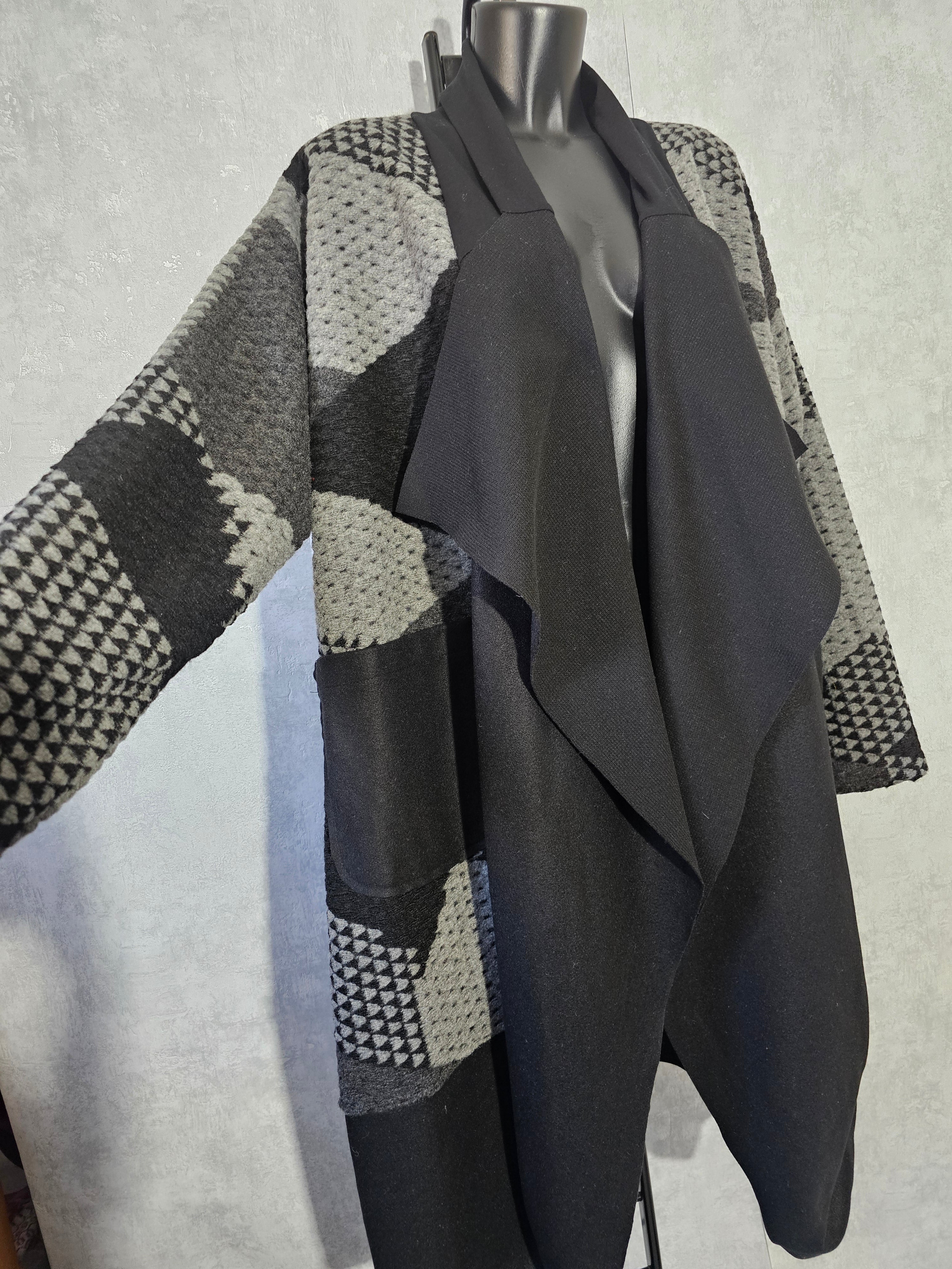 Oversize Cardigan mit Muster – Plus Size Strickjacke Made in Italy