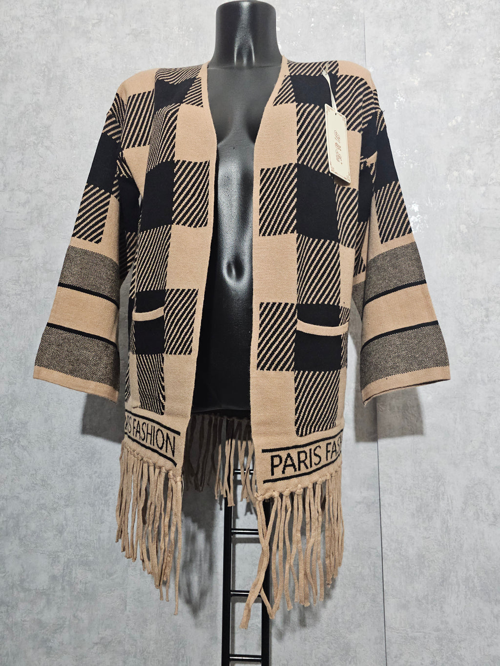 Paris Fashion Cardigan – Premium Kaschmir-Anteil, M/L – Beige/Schwarz, Fransen – Weich & Warm