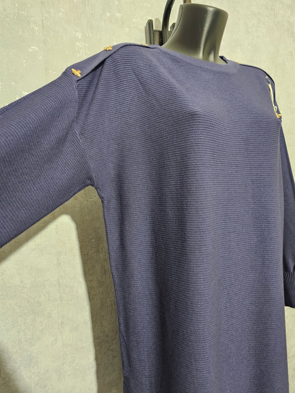 Oversize Strickkleid Damen • Elegant & Warm • Goldene Bienenknöpfe • L/XL – XL/XXL • Herbst/Winter • Premium Qualität – Bordeaux, Navy