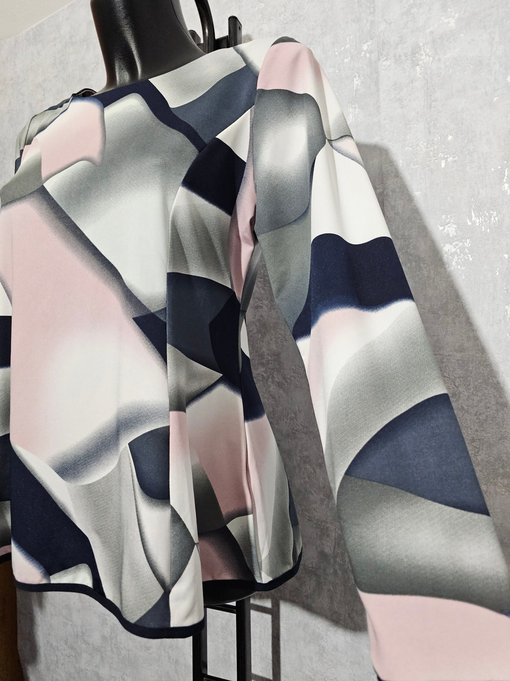 Elegante Bluse mit modernem Print – L–XXL