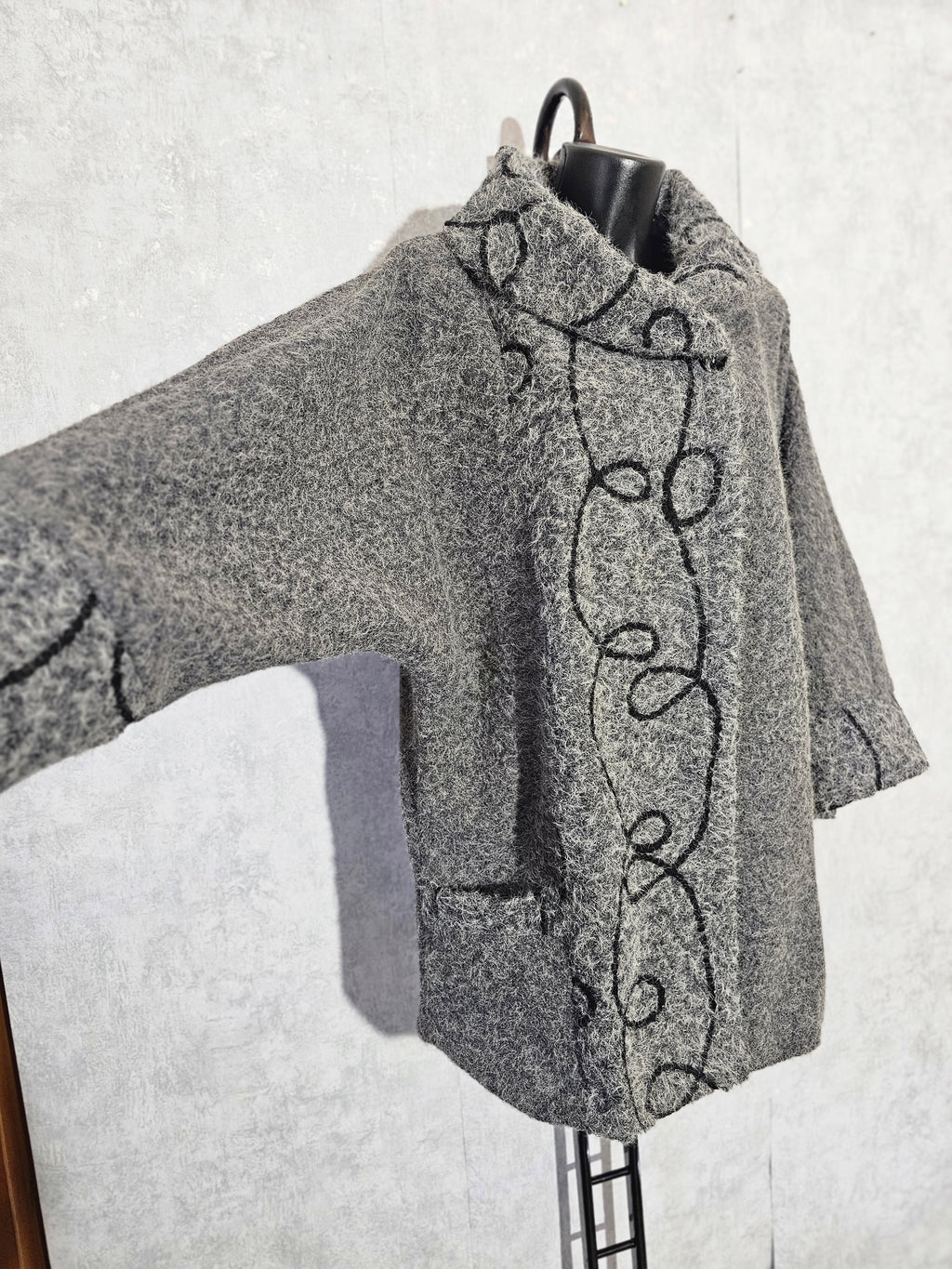 Eleganter Damen-Mantel mit Muster