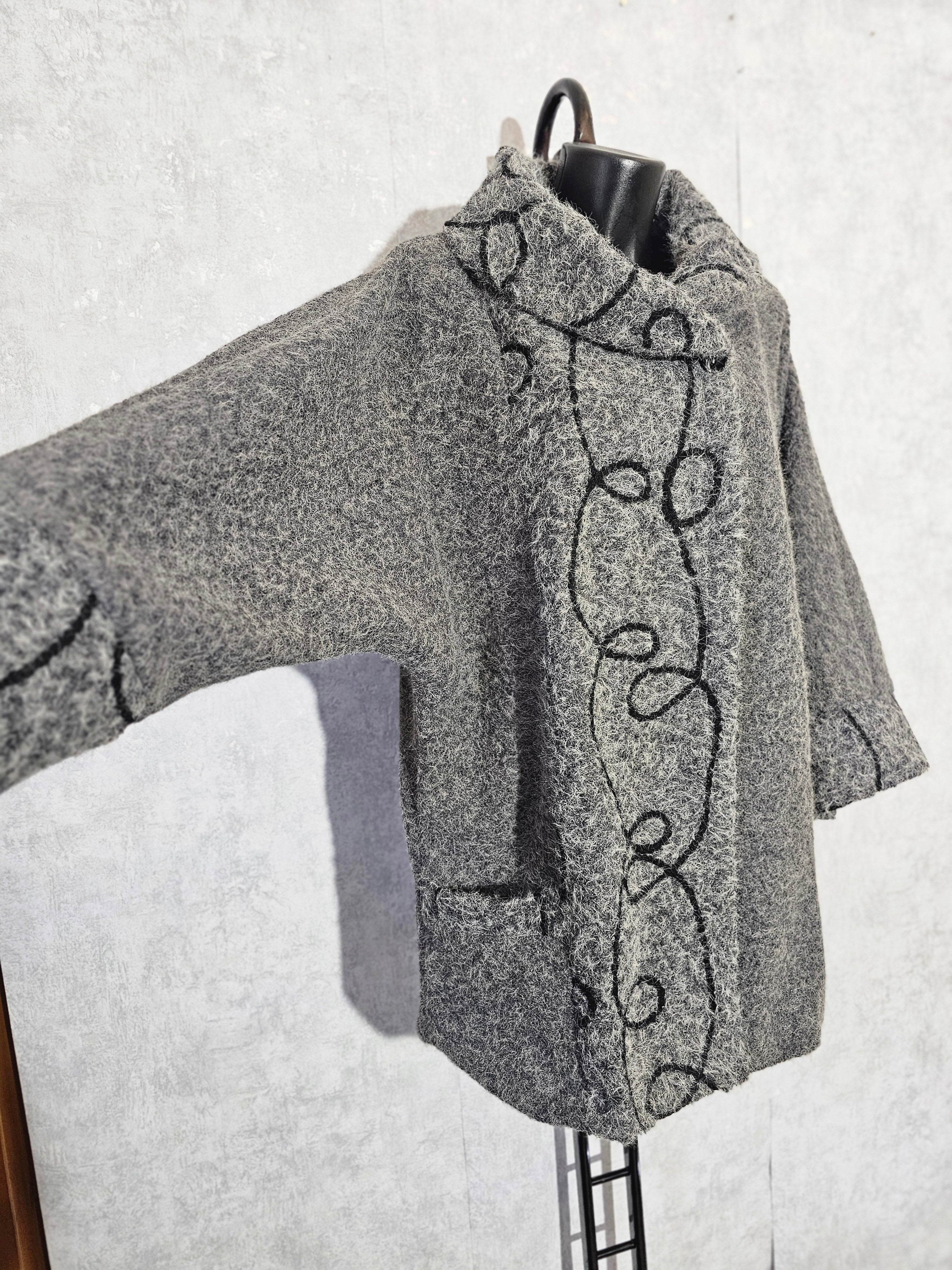 Eleganter Damen-Mantel mit Muster