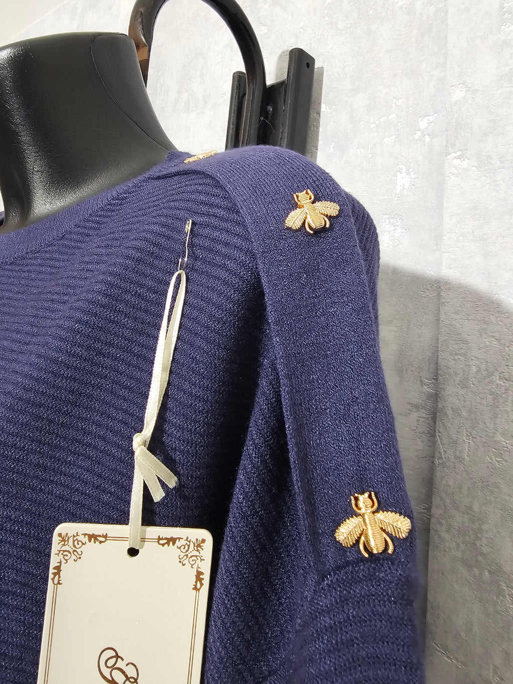 Oversize Strickkleid Damen • Elegant & Warm • Goldene Bienenknöpfe • L/XL – XL/XXL • Herbst/Winter • Premium Qualität – Bordeaux, Navy