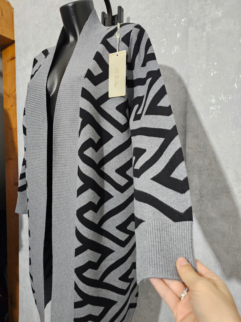 Damen Strick-Cardigan • Lang & Weich • Modernes Muster •M/L und L/XL • Grau/Schwarz