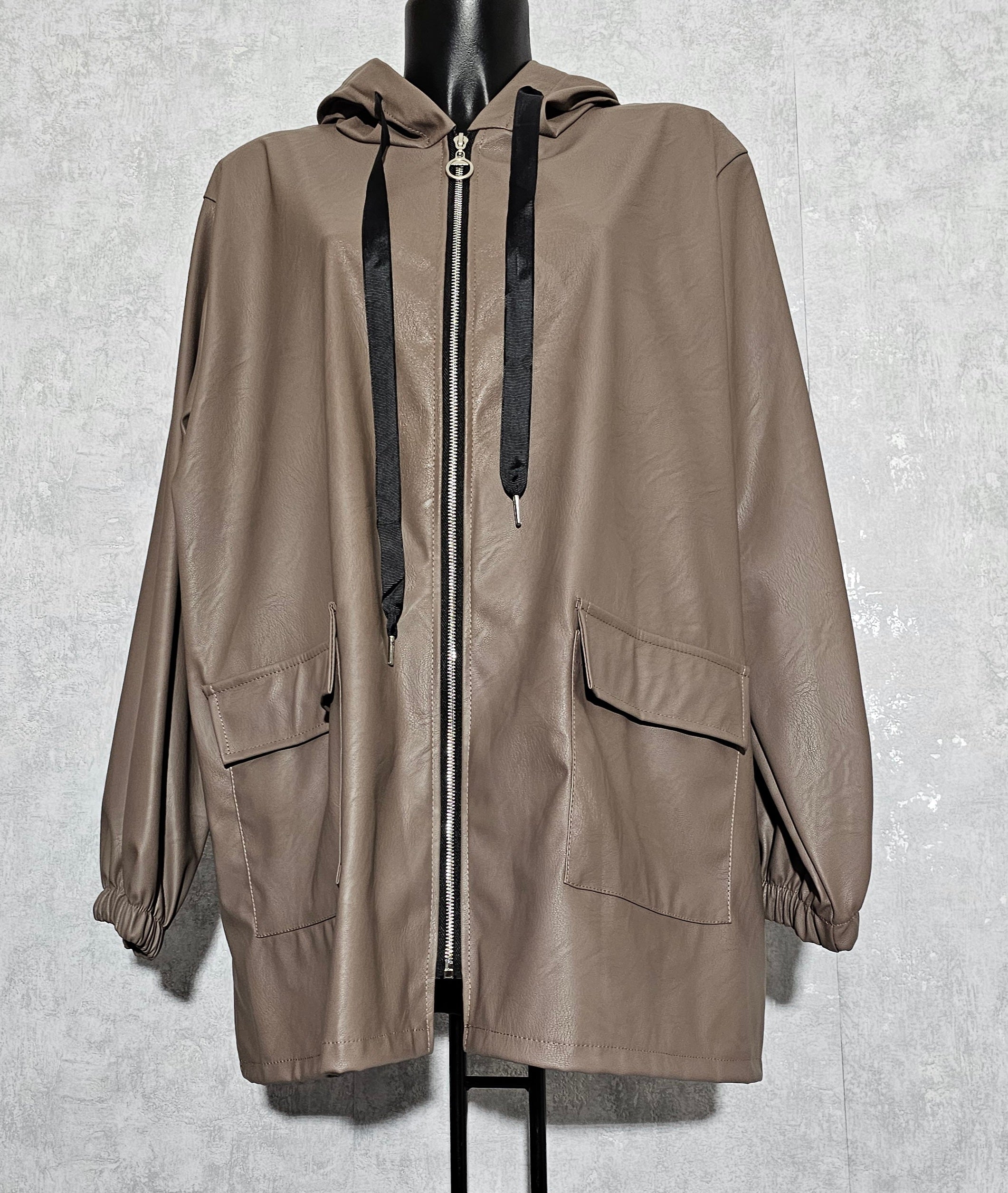 Oversize Kunstleder-Jacke mit Kapuze