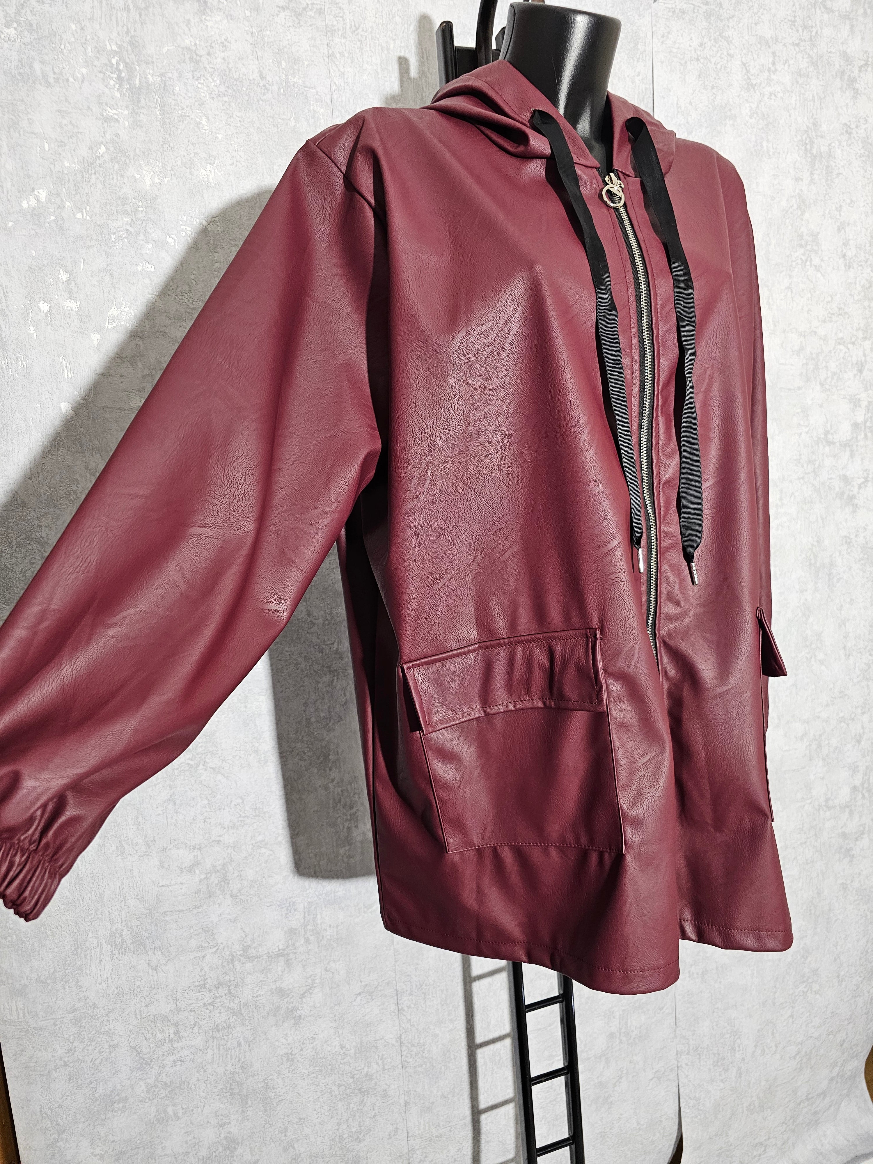 Oversize Kunstleder-Jacke mit Kapuze