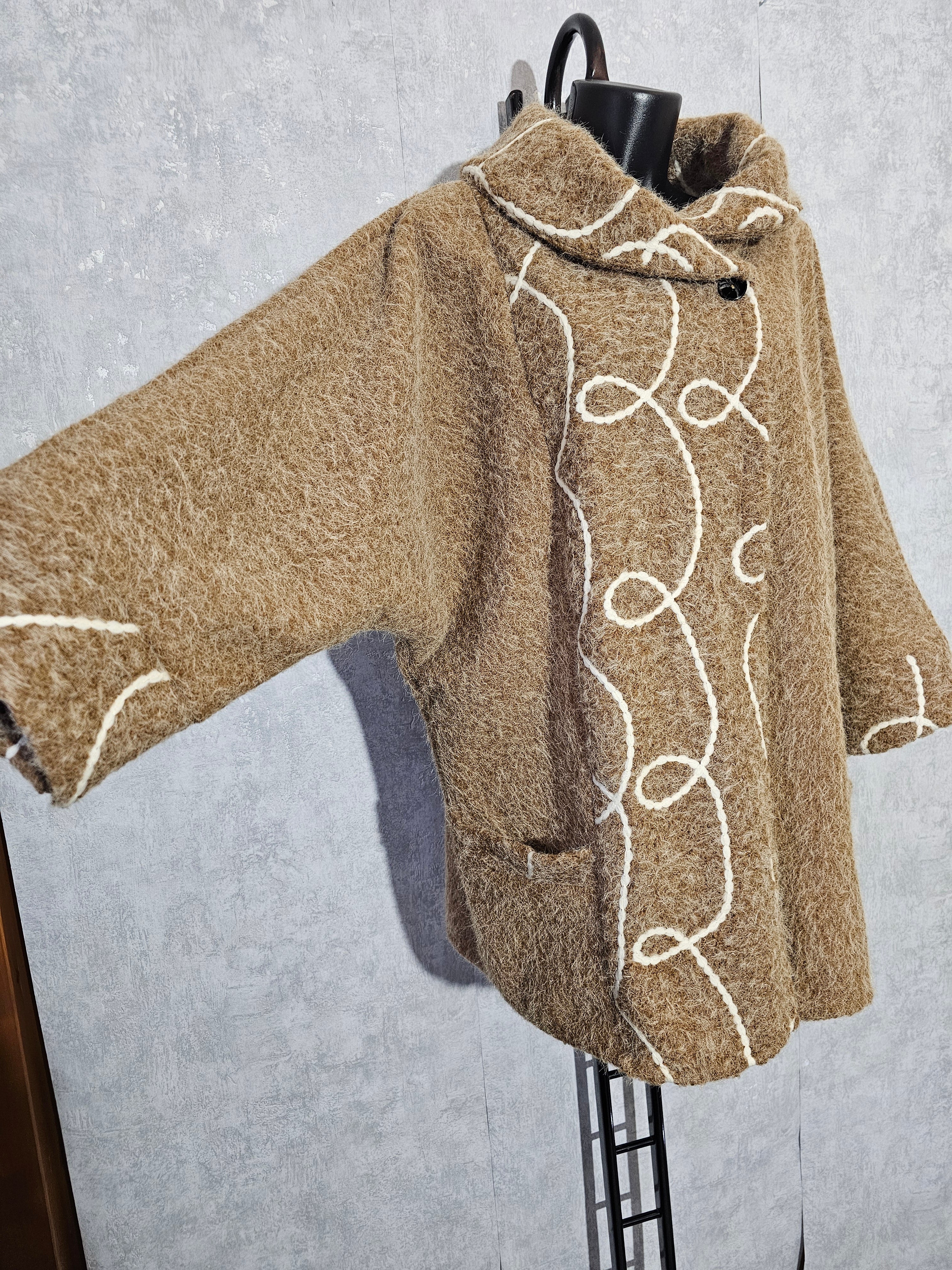 Eleganter Damen-Mantel mit Muster